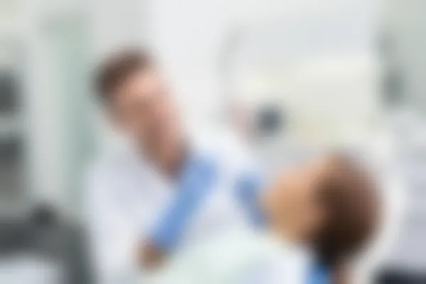 上海美奥口腔门诊部收费标准解析：了解牙齿矫正及种植牙的真实费用与服务情况