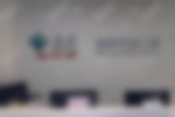 郑州二七拜尔澳华口腔门诊部地理位置便于到院。
