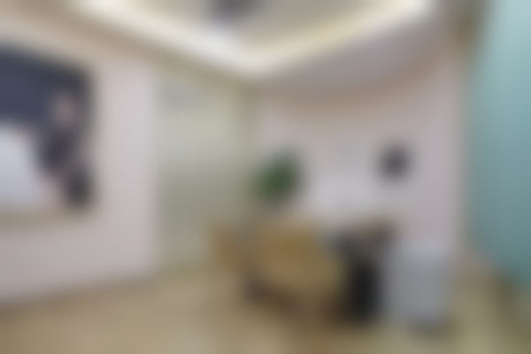 成都素美医疗美容门诊部李建钢：丰富的临床经验
